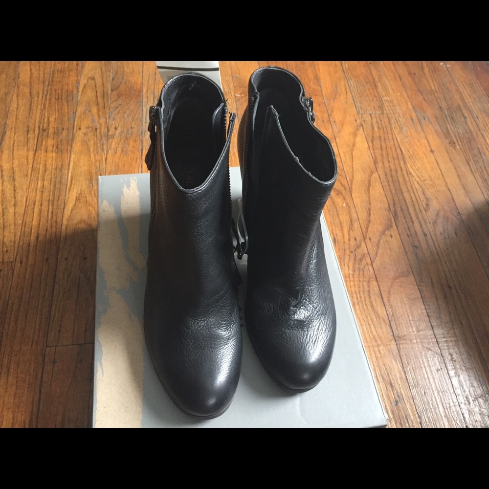 Kenneth Cole Reaction Chunky Heel Ankle Boot